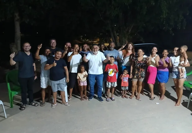 Geraldo Carvalho em reunião com moradores do bairro Mafrense