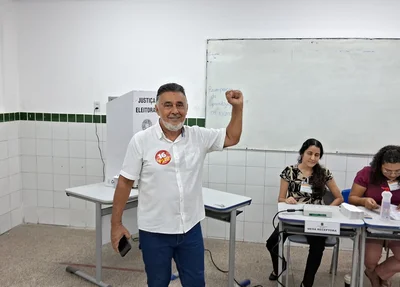 Geraldo Carvalho votou na Escola Estadual Felismino Freitas, no bairro Mocambinho