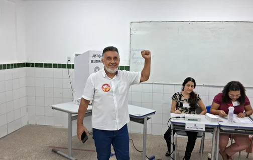 Geraldo Carvalho votou na Escola Estadual Felismino Freitas, no bairro Mocambinho