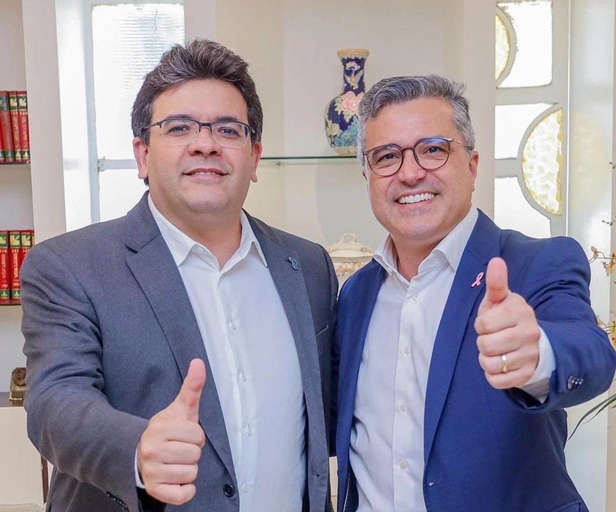 Governador Rafael Fonteles e deputado Dr. Vinicius Nascimento durante reunião no Palácio de Karnak, nessa segunda-feira (21)