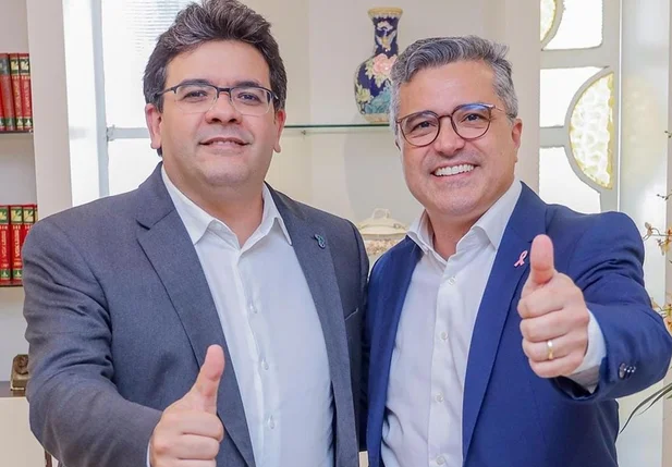 Governador Rafael Fonteles e deputado Dr. Vinicius Nascimento durante reunião no Palácio de Karnak, nessa segunda-feira (21)