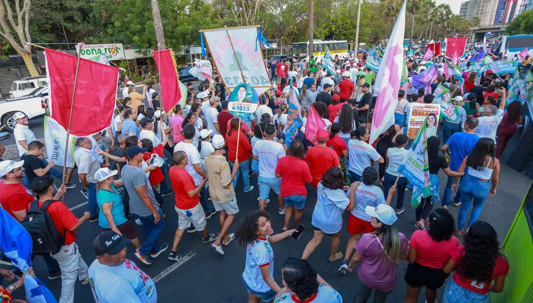 Grupo de apoiadores participou da caminhada