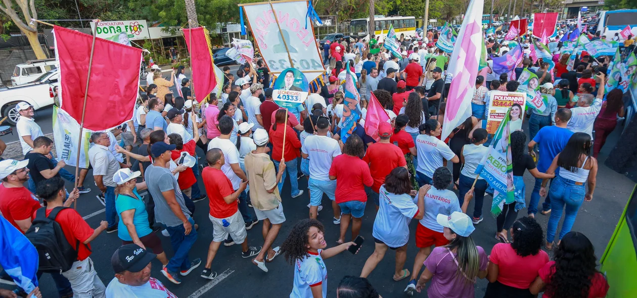 Grupo de apoiadores participou da caminhada