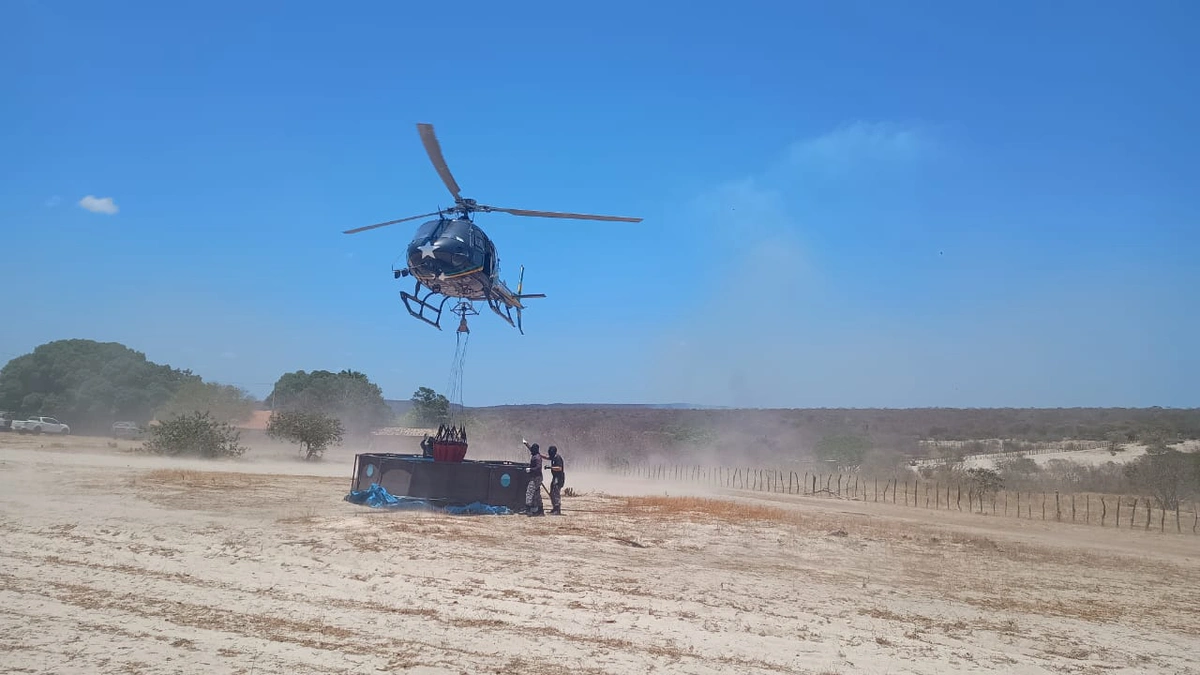 Helicóptero do Bopaer durante missão de combate à incêndio em Buriti dos Montes