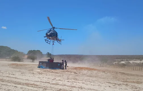 Helicóptero do Bopaer durante missão de combate à incêndio em Buriti dos Montes