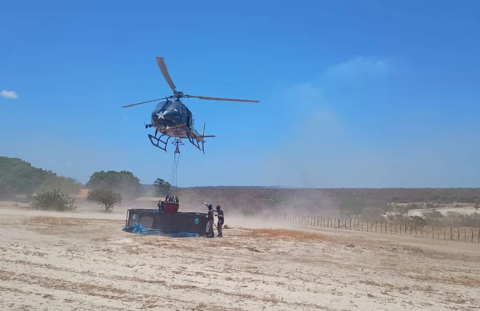 Helicóptero do Bopaer durante missão de combate à incêndio em Buriti dos Montes