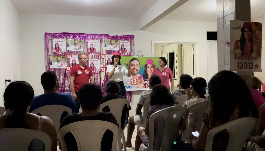 Iasminne Pinheiro em reunião acompanhada do delegado Jetan Pinheiro