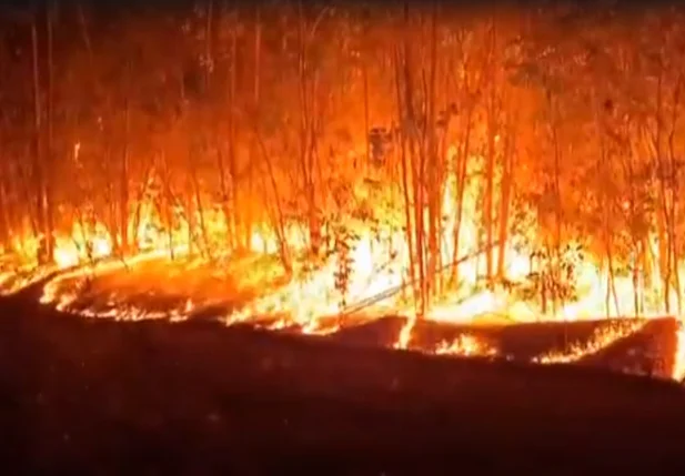 Incêndio de grandes proporções em Nazária