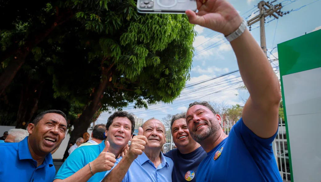 Joel Rodrigues (à esquerda), vereador Victor Linhares, deputados federais Júlio Arcoverde e Átila Filho prestando apoio a Sílvio Mendes