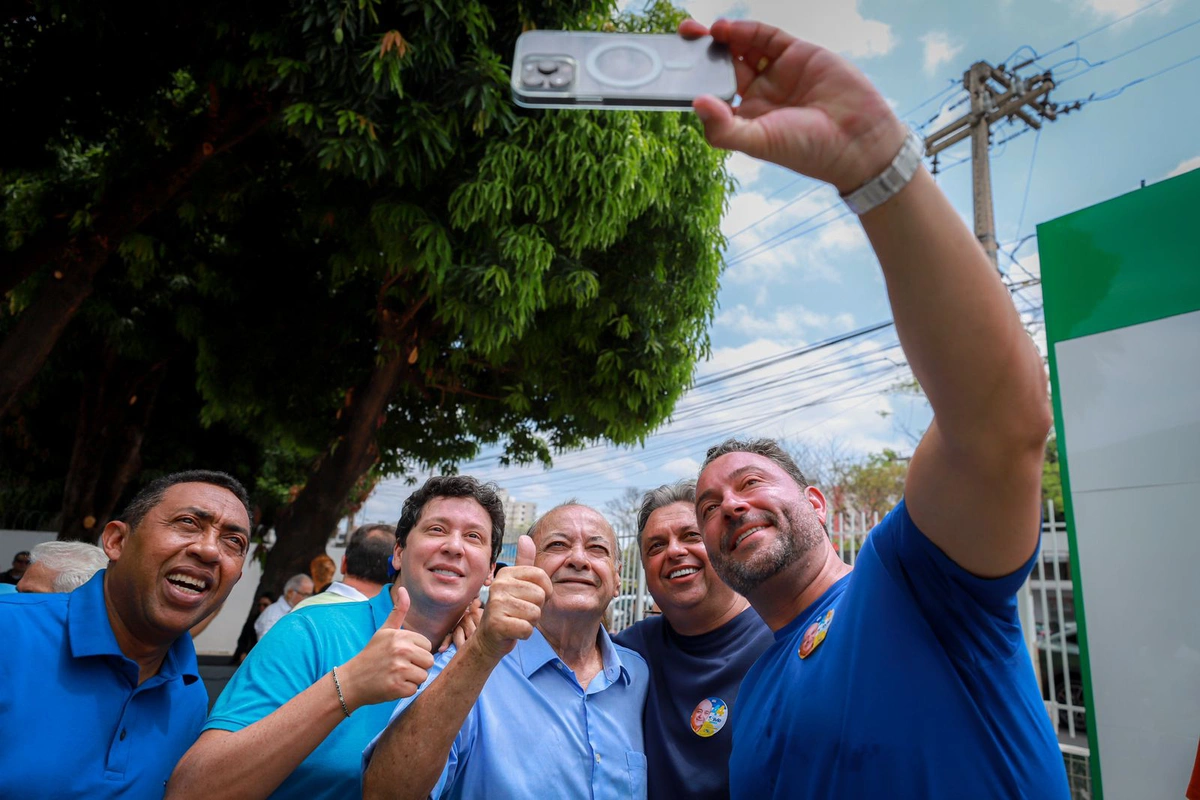 Joel Rodrigues (à esquerda), vereador Victor Linhares, deputados federais Júlio Arcoverde e Átila Filho prestando apoio a Sílvio Mendes