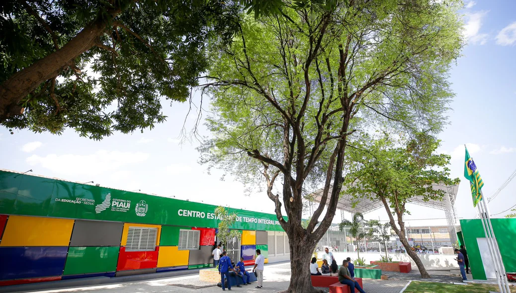 Laboratório CETI Professora Áurea Freire no bairro Saci