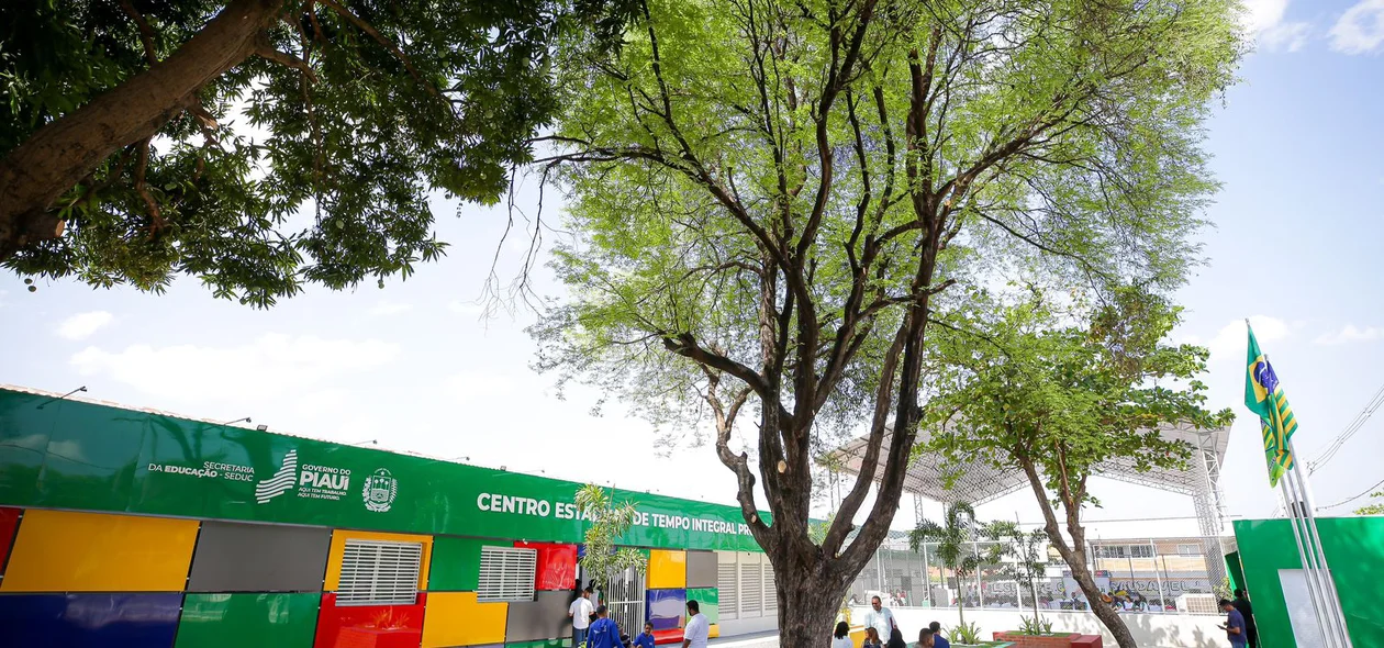 Laboratório CETI Professora Áurea Freire no bairro Saci