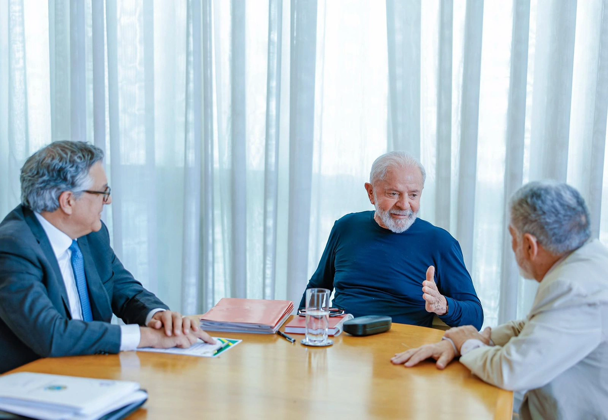 Lula faz reunião após acidente para debater na reunião sobre a agenda política nacional e internacional para os próximos dias