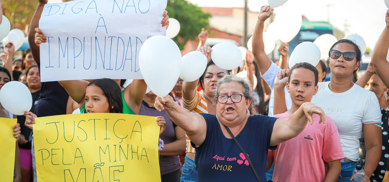 Mãe de Marly participou do protesto com outros familiares