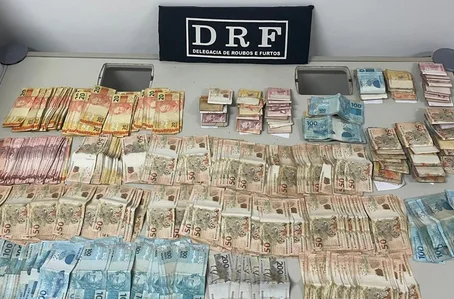 Mais de 53 mil em dinheiro