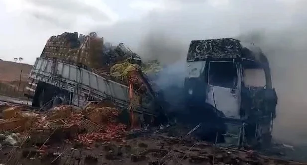 Mercadoria pega fogo dentro do caminhão em Buriticupu