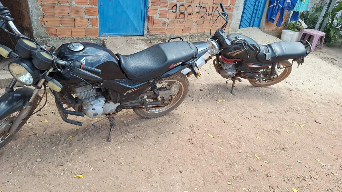 Motocicletas recuperadas em casa abandonada no Residencial Pedro Balzi