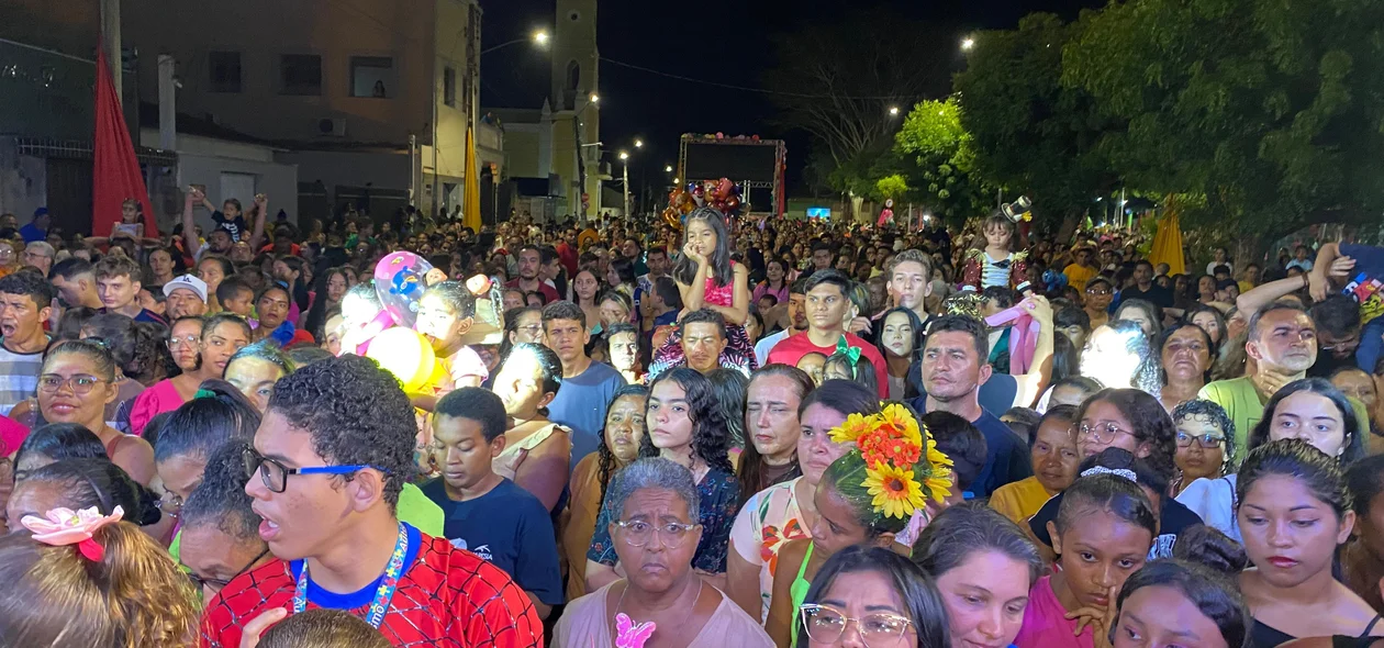 O evento reuniu a população de esperantina