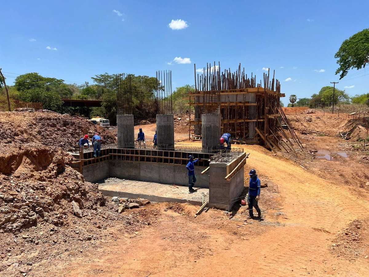 Obra de ponte no trecho da PI 225, entre Aroazes e Santa Cruz dos Milagres