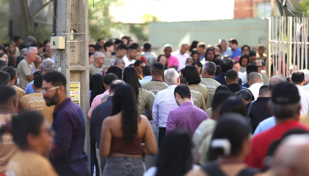 Pessoas presentes na inauguração do novo prédio do H. Visão