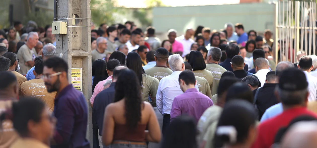 Pessoas presentes na inauguração do novo prédio do H. Visão