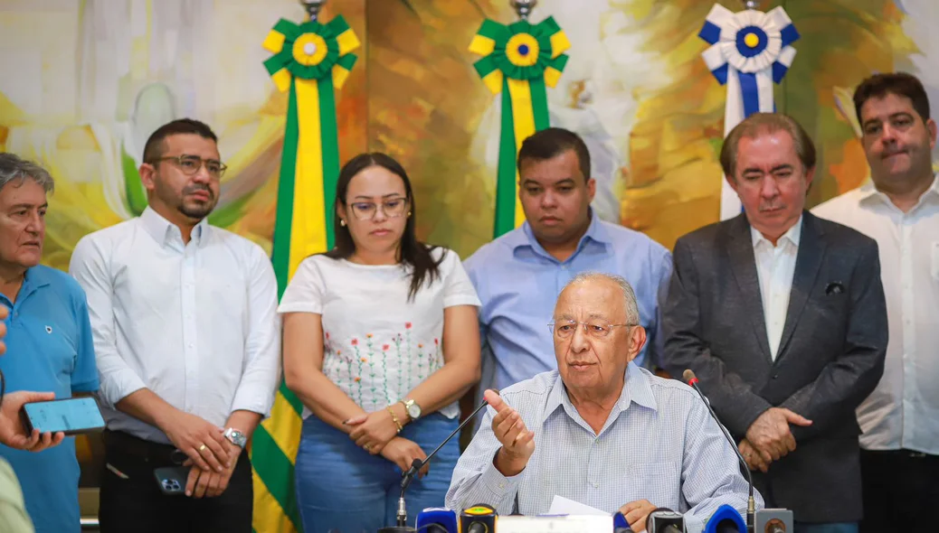 Prefeito Dr. Pessoa durante coletiva de imprensa na manhã desta segunda-feira (07), após não conseguir se reeleger nas urnas nesse domingo (06)