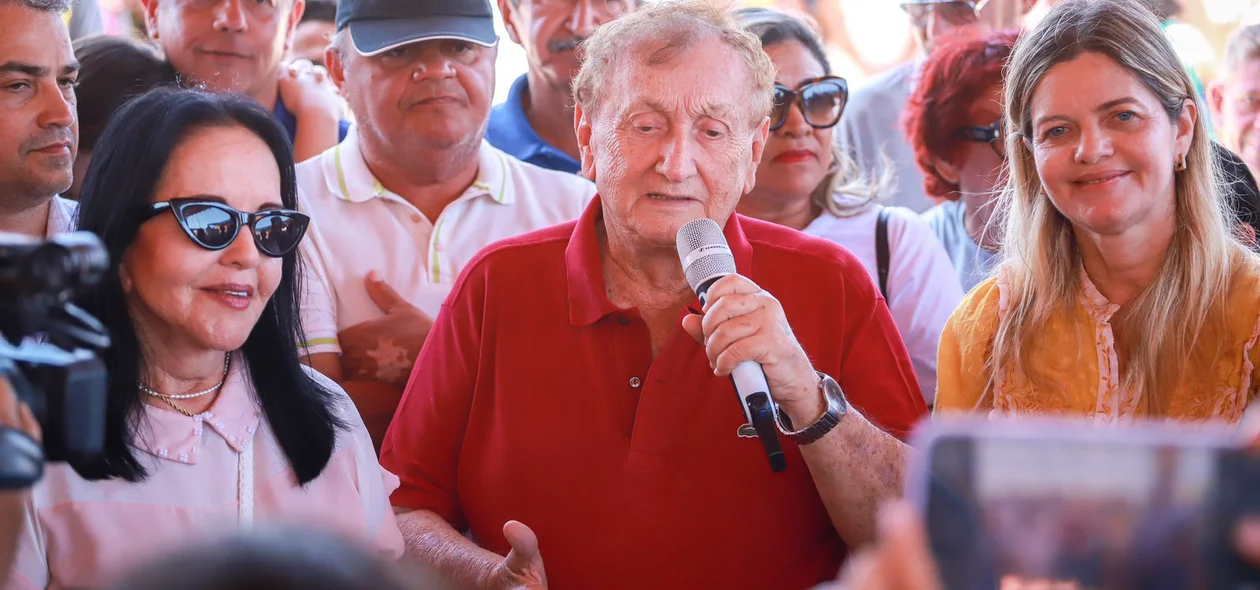 Prefeito Mão Santa discursando