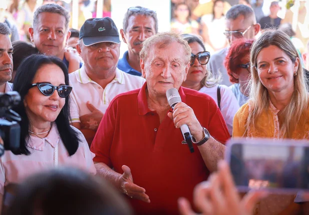 Prefeito Mão Santa discursando