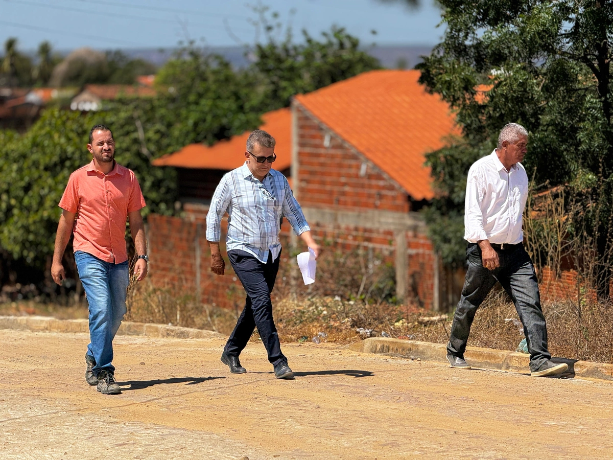 Prefeitura de Curimatá intensificou recuperação de ruas danificadas por tráfego de caminhões pesados