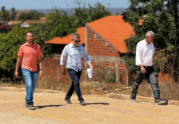 Prefeitura de Curimatá intensificou recuperação de ruas danificadas por tráfego de caminhões pesados