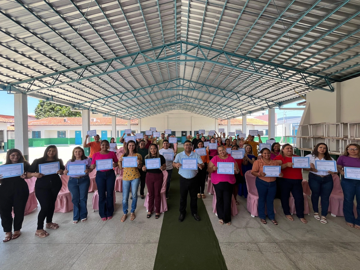 Prefeitura de Esperantina entrega certificados e promove palestra do Outubro Rosa