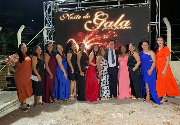 Prefeitura de Esperantina realiza noite de gala em homenagem ao Dia do Professor