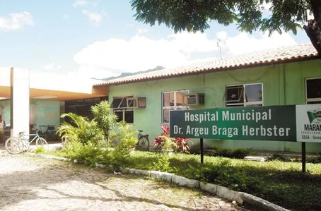 Principio de incêndio em hospital assusta funcionários e pacientes em cidade do Ceará.