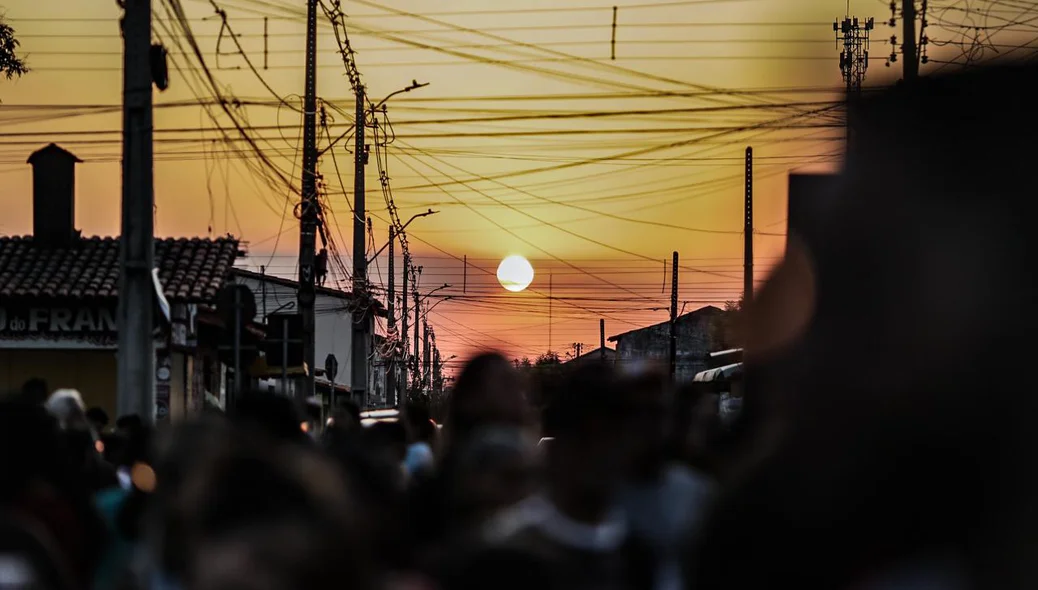 Procissão aconteceu ao entardecer