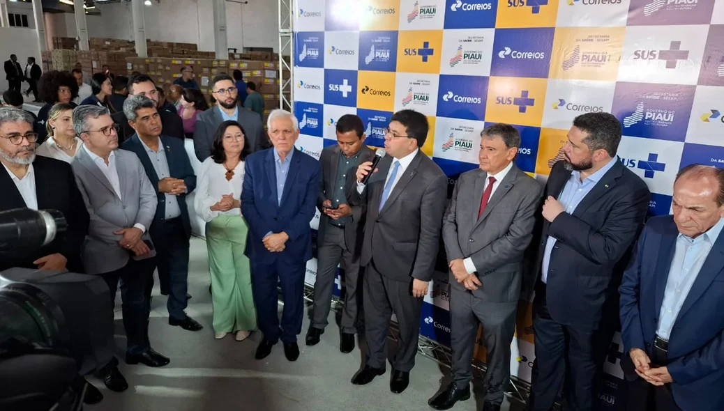 Rafael Fonteles e presidente dos Correios visitam Centro da Sesapi