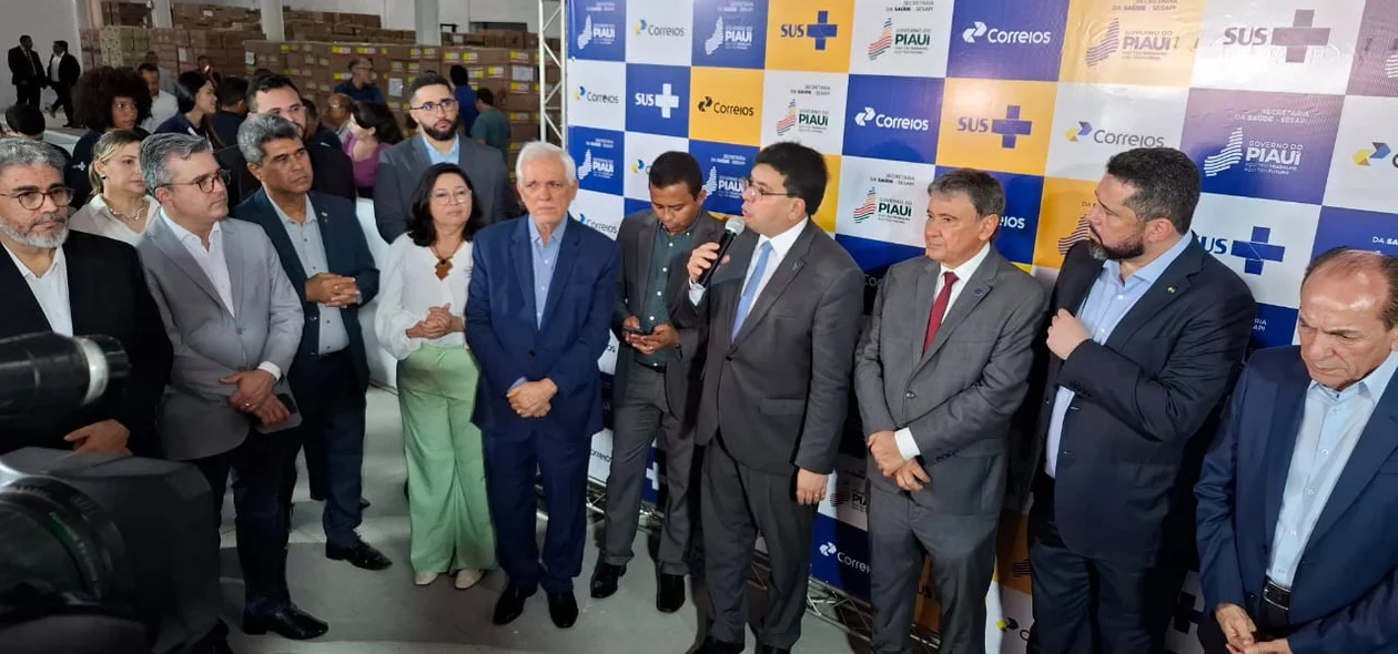 Rafael Fonteles e presidente dos Correios visitam Centro da Sesapi