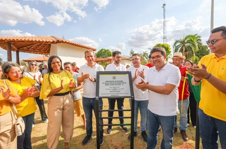 Rafael Fonteles entrega praça em Monte Alegre do Piauí