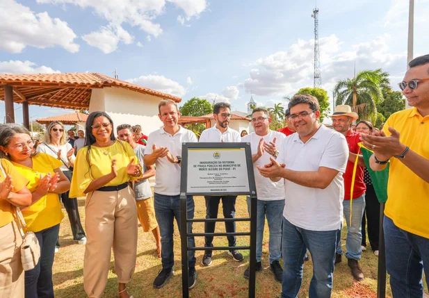 Rafael Fonteles entrega praça em Monte Alegre do Piauí