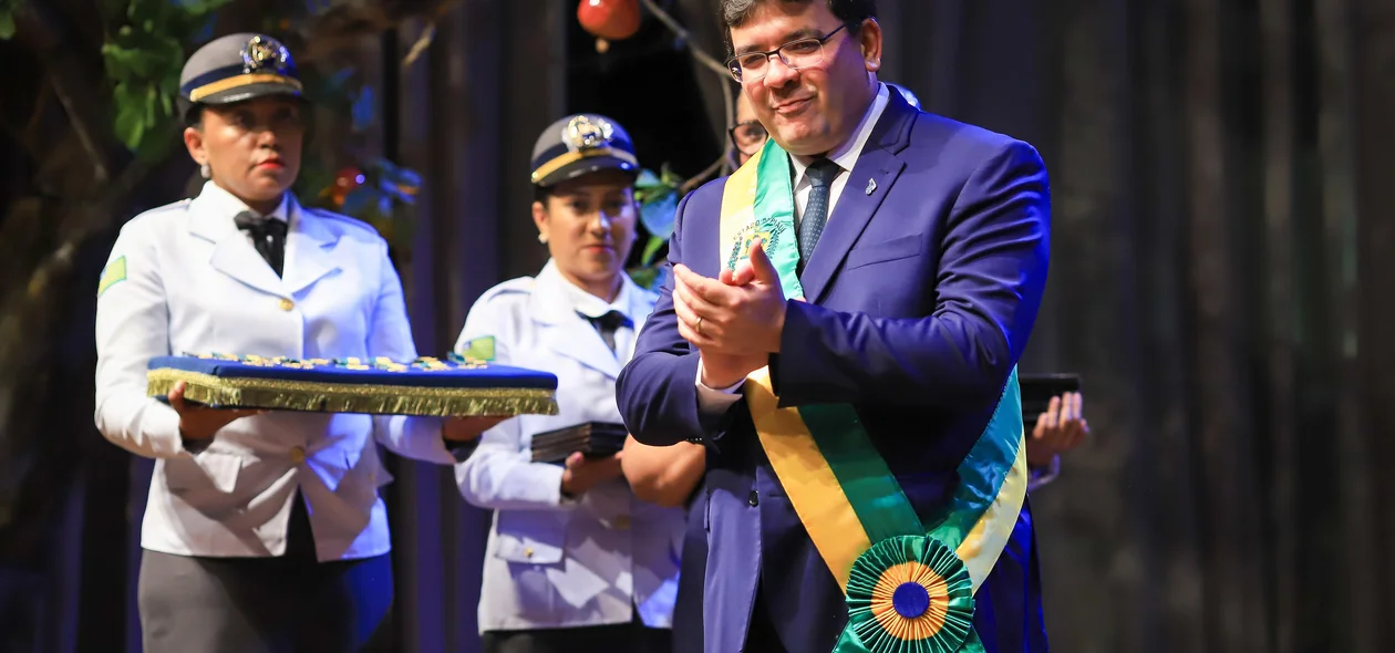 Rafael Fonteles esteve presente na Cerimônia de Ourtoga da Ordem Estadual do Mérito Renascença do Piauí