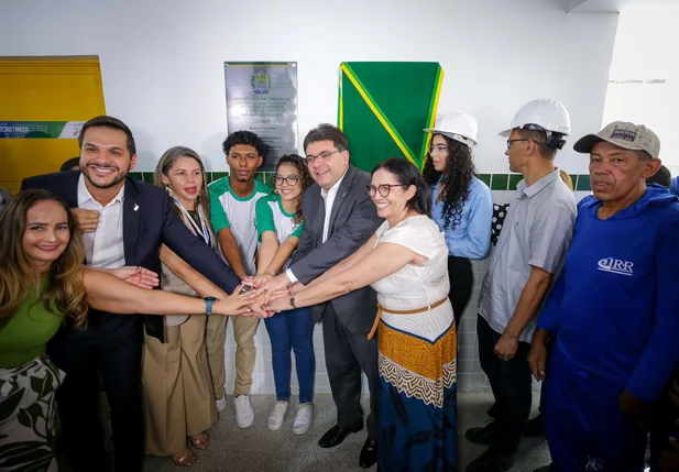 Rafael Fonteles inaugura reforma do Centro de Tempo Integral Áurea Freire