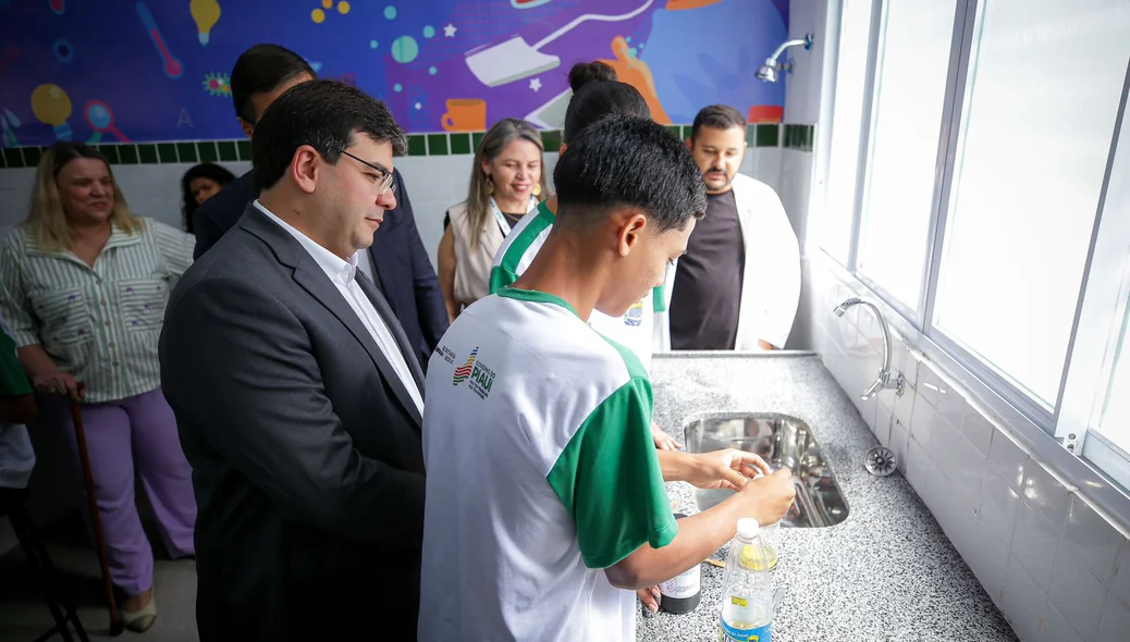 Rafael Fonteles inaugura reforma do Centro de Tempo Integral Áurea Freire no bairro Saci