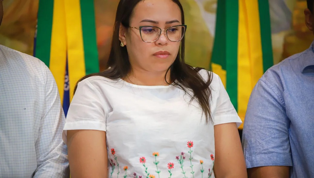 Samara Conceição, primeira-dama do município, esteve presente na coletiva de imprensa