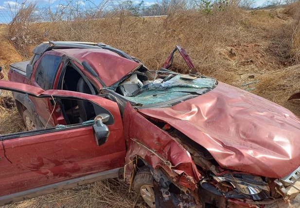 Segundo informações da PRF, Alfreu da Silva perdeu o controle do veículo, invadiu a pista contrária e capotou