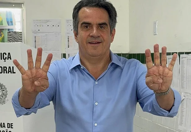 Senador Ciro Nogueira em seu local de votação