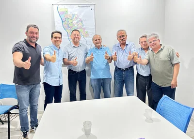 Sílvio Mendes reunido com outros prefeitos eleitos