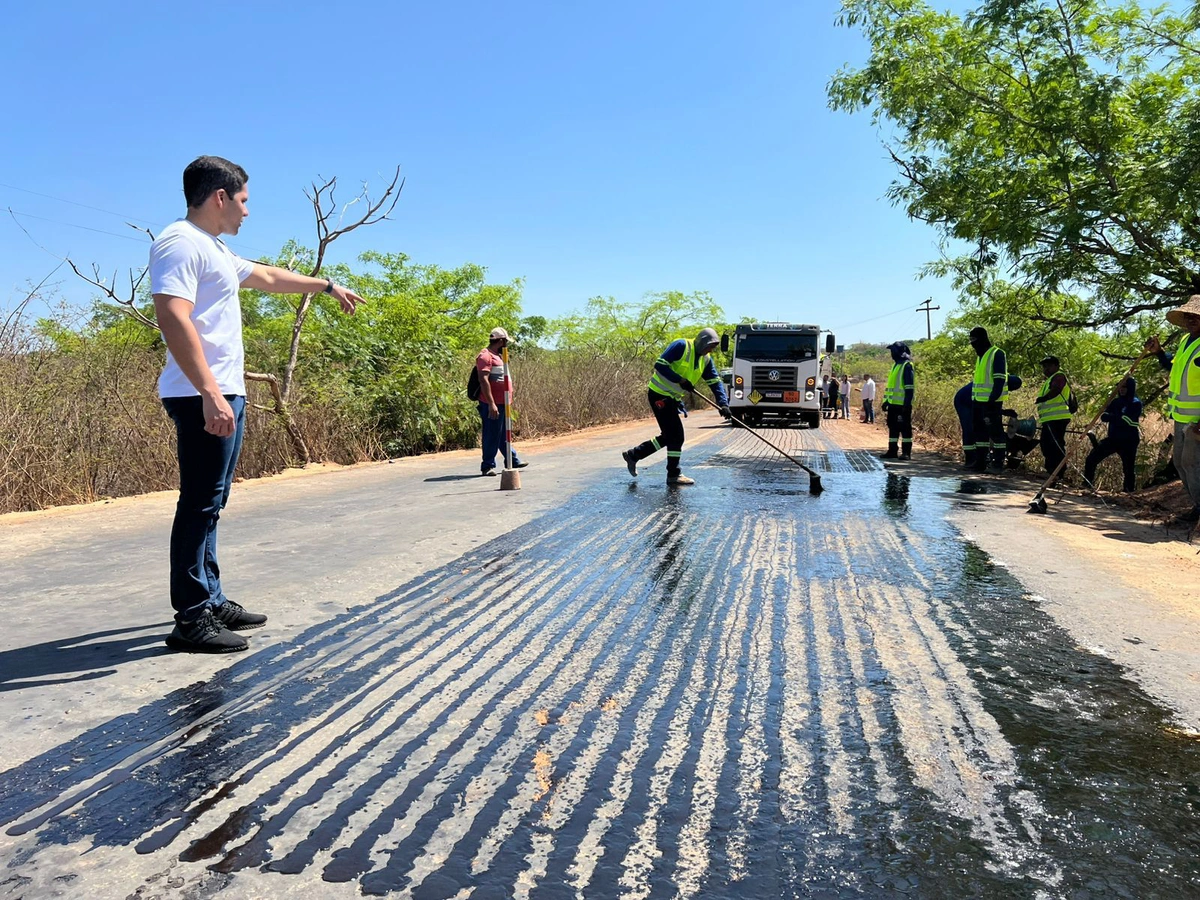 Trecho da PI 120, em obras, entre as cidades de Valença e Pimenteiras