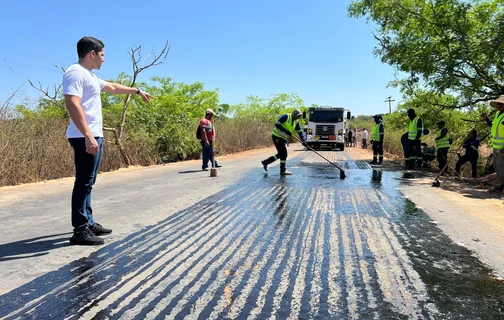 Trecho da PI 120, em obras, entre as cidades de Valença e Pimenteiras