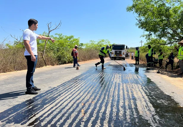 Trecho da PI 120, em obras, entre as cidades de Valença e Pimenteiras