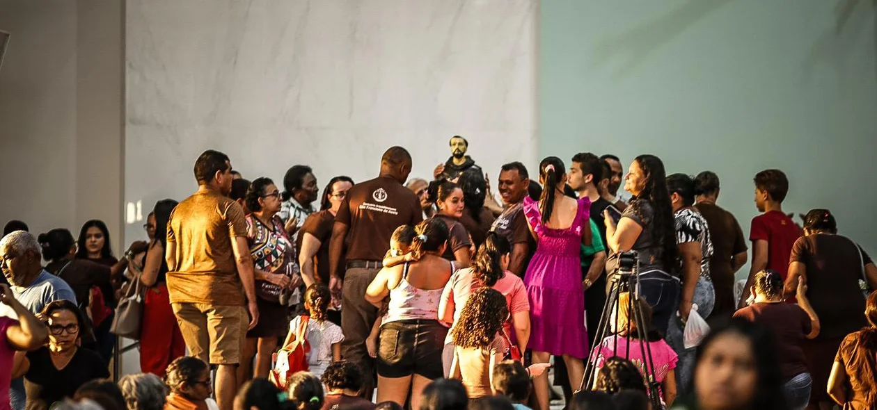 Várias pessoas se reuniram para comemorar o dia do santo