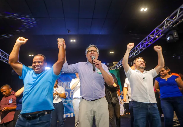 Vereador Enzo Samuel ao lado de Alexandre Padilha e Fábio Novo